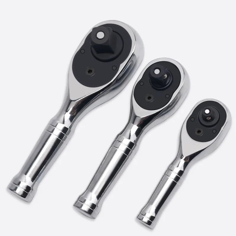 Flex-head detail on stubby ratchet set